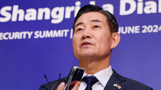 신원식 국방부 장관이 지난 6월 초 싱가포르에서 열린 제21차 아시아안보회의(샹그릴라 대화)에서 연설하고 있다. 국방부 제공