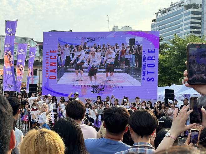 스트릿 우먼 파이터2(스우파2) 최종 우승팀 ‘베베(BEBE)’의 공연.