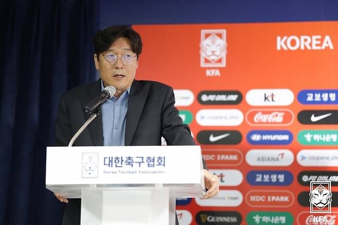 이임생 대한축구협회 기술이사가 20일 서울 신문로 축구회관에서 열린 한국축구 기술철학 발표회에서 사상 최초로 한국형 게임모델을 발표하고 있다. 대한축구협회 제공