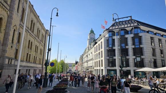 노르웨이 오슬로 칼 요한 거리는 오슬로의 메인 거리로 뭉크가 화폭에 담은 곳이다.