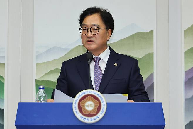 우원식 국회의장이 지난 6월17일 오후 서울 여의도 국회 의장접견실에서 국회 원 구성 관련 기자회견을 열어 발언하고 있다. 연합뉴스