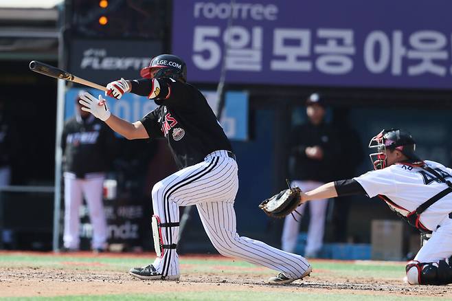 ▲ LG 내야수 김성진은 2019년 프로 입단 동기들 가운데 마지막으로 1군 데뷔에 성공했다. LG는 2019년 지명 선수 11명 전원을 1군 경기에 내보내는 진기록을 세웠다. ⓒ LG 트윈스