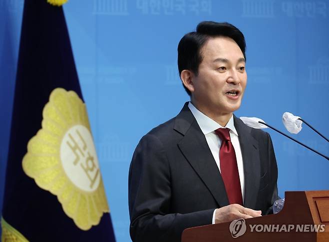 당 대표 출마 선언하는 원희룡 전 장관 (서울=연합뉴스) 신준희 기자 = 원희룡 전 국토교통부 장관이 23일 국회에서 당 대표 출마선언을 하고 있다. 2024.6.23 hama@yna.co.kr