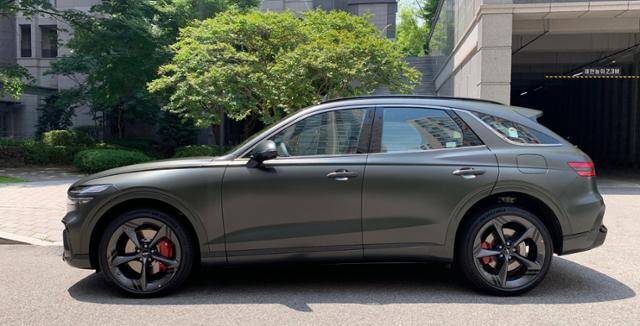 GV70 측면 모습. 21인치 휠이 돋보인다. 강희경 기자