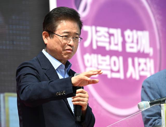 ▲이철우 경북도지사 저출생 극복 일본 특사단이 24일~ 27일까지 저출생 극복 우수 지자체로 주목받고 있는 일본 돗토리현과 오카야마현 나기초를 방문해 저출생 극복 사례를 벤치마킹하고 양 지자체 간 상호 협력을 추진한다.ⓒ경북도