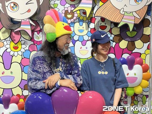 (왼쪽부터)라인프렌즈스퀘어 시부야점을 찾은 무라카미 다카시와 민희진 어도어 대표(사진=지디넷코리아)