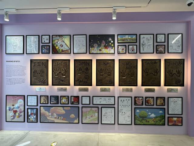 라인프렌즈 스퀘어 시부야에서 볼 수 있는 BTS 핸드프린팅 (사진=지디넷코리아)