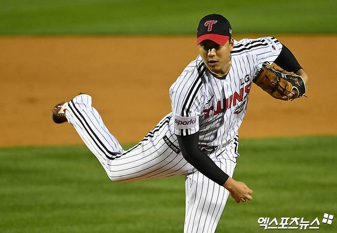 LG 투수 정우영은 26일 잠실구장에서 열린 '2024 신한 SOL Bank KBO 리그' 삼성과 주중 3연전 두 번째 경기에서 구원 등판했다. 이날 1이닝 무실점으로 팀의 2-1 9회말 끝내기 승리에 힘을 보탰다. 엑스포츠뉴스 DB
