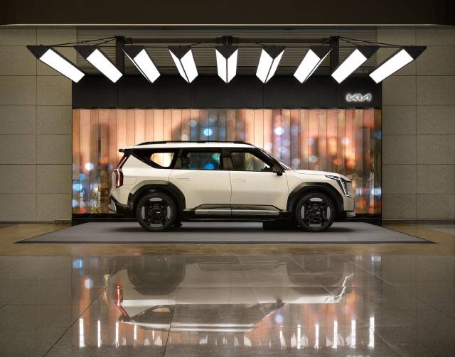 인천국제공항 제1여객터미널 3층 출국장 H 인근에 위치한 기아 체험형 전시부스 모습. 기아 제공