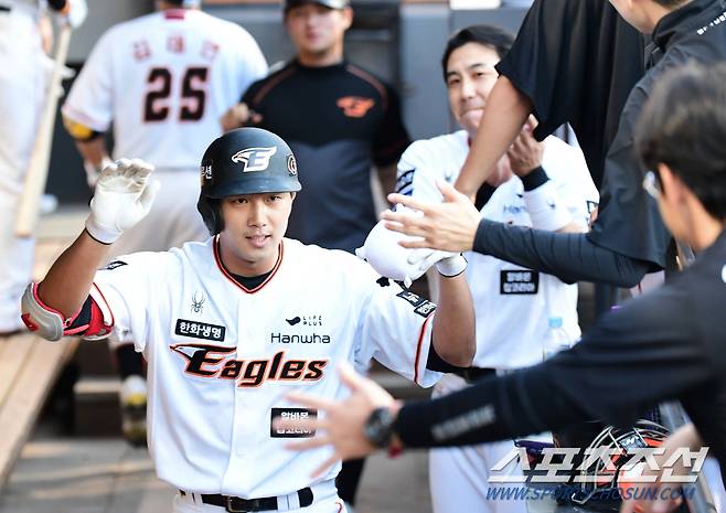 23일 대전 한화생명이글스파크에서 열린 한화와 LG의 경기. 3회 솔로홈런을 날린 한화 장진혁. 대전=송정헌 기자songs@sportschosun.com/2024.05.23/