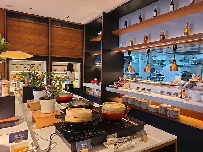 조식 레스토랑, 음식이 정갈하게 차려져 있다