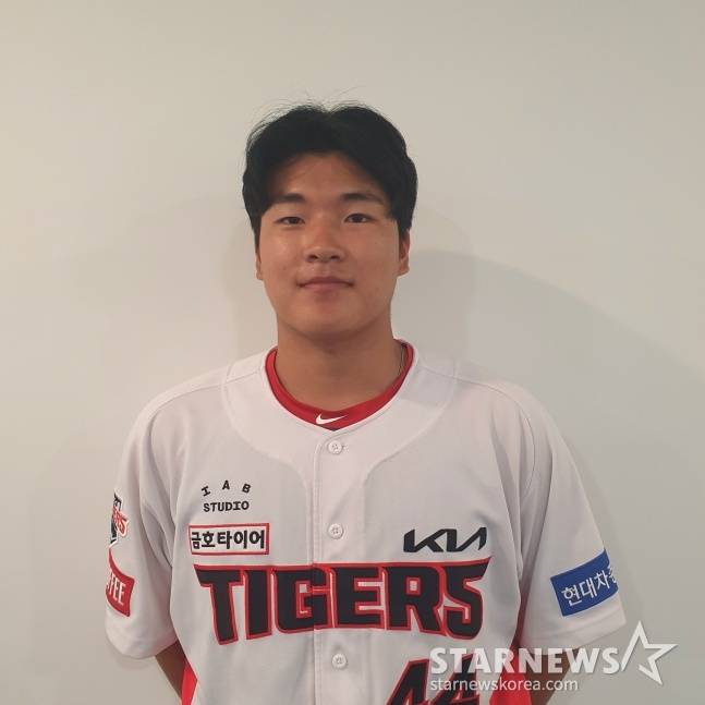 KIA 이상준이 지난 5일 인천SSG랜더스필드에서 열린 2024 KBO 퓨처스 올스타전에서 취재에 응하고 있다. /사진=김동윤 기자
