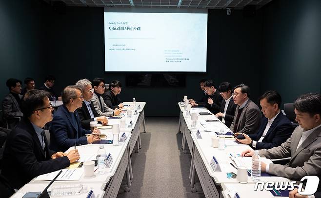 올해 초 서울 용산구 아모레퍼시픽 본사에서 열린 2024년 인공지능(AI) 일상화 연속 현장간담회(뷰티테크). 2024.2.2/뉴스1 ⓒ News1 유승관 기자