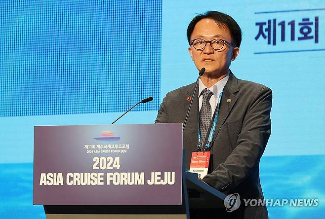 개회사 하는 고승철 제주관광공사 사장 (제주=연합뉴스) 변지철 기자 = 10일 메종글래드 제주 호텔에서 열린 제11회 제주국제크루즈포럼 개막식에서 고승철 제주관광공사 사장이 개회사를 하고 있다. 2024.7.10 bjc@yna.co.kr