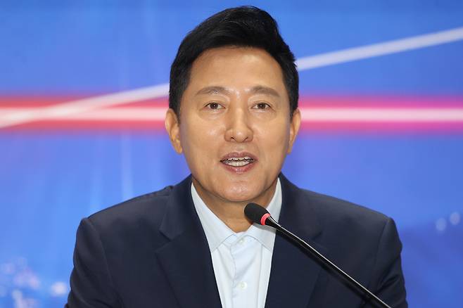 오세훈 서울시장이 지난 1일 서울시청에서 열린 취임 2주년 기자간담회에서 인사말을 하고 있다. / 사진 = 연합뉴스