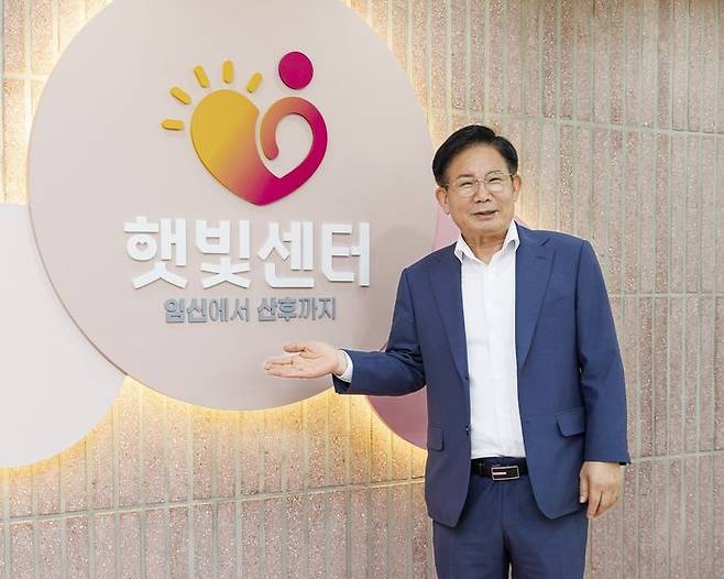 마포구가 35세 이상 임산부를 대상으로 의료비 50만원을 지원한다. 사진은 박강수 마포구청장.ⓒ연합뉴스