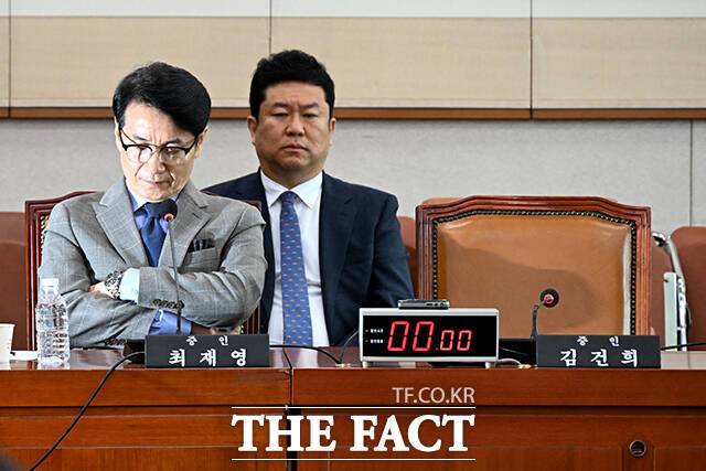 최재영 목사가 26일 오전 서울 여의도 국회에서 열린 법제사법위원회 전체회의 '윤석열 대통령 탄핵소추안 즉각 발의 요청' 청원 관련 청문회에 증인으로 참석하고 있다. /국회=배정한 기자