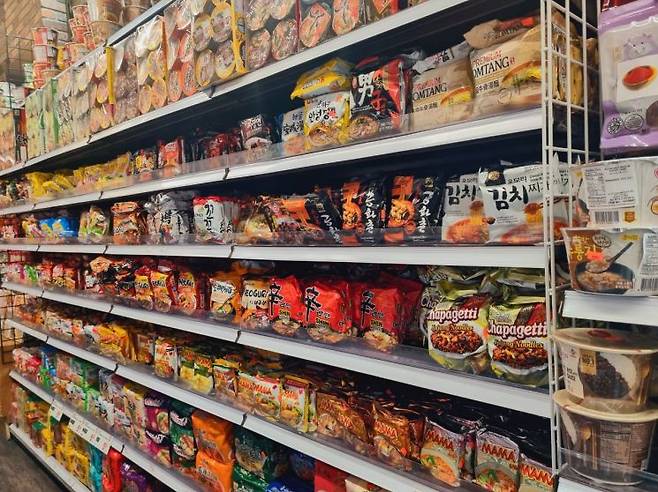 미국 뉴욕 맨해튼의 H마트에 다양한 K-라면이 진열돼있다 (사진=임온유 기자 ioy@)