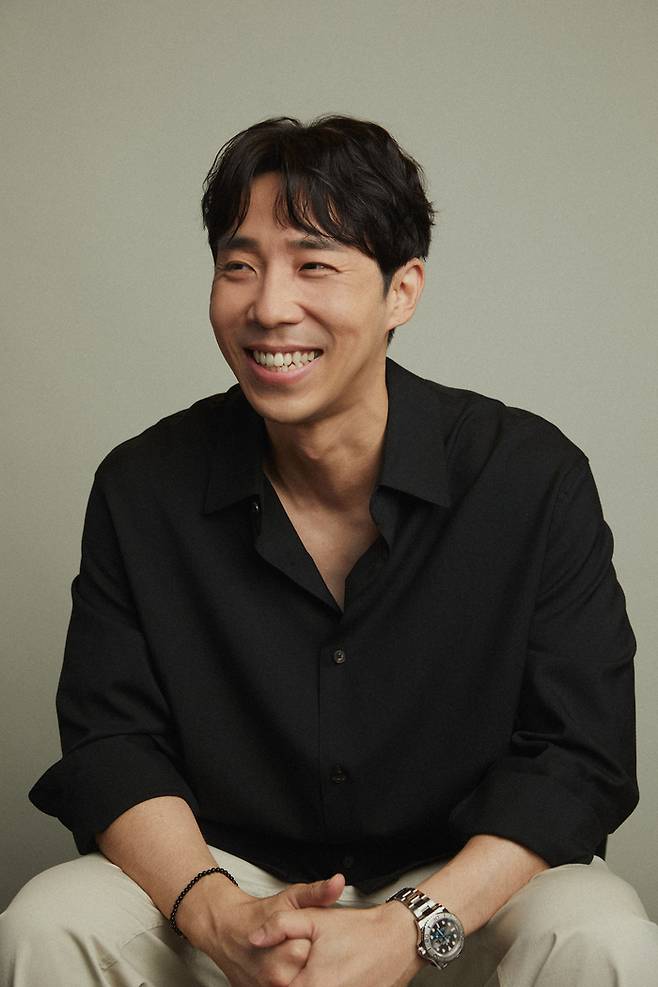 넷플릭스의 오리지널 예능 ‘더 인플루언서’를 연출한 이재석PD가 26일 오후 서울 여의도 콘래드호텔에서 열린 ‘넷플릭스 예능 페스티벌’에 참석해 포즈를 취하고 있다. 사진 넷플릭스