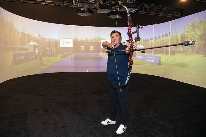 현대차그룹 양궁 체험행사에 참여한 오진혁 선수./사진=현대차그룹