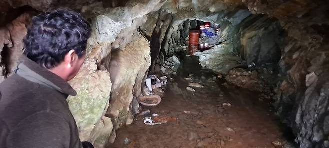 ▲일제강점기 채굴을 시작한 용진산 금광굴 내부 모습