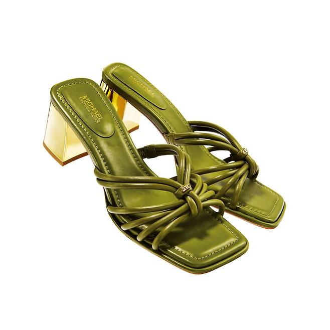 레더 스트랩으로 장식한 뮬은 29만원, Michael Kors.