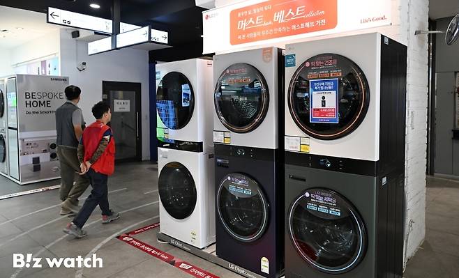 국내 최대 전자상가인 용산전자상가의 온라인 총판업체들이 티몬·위메프 미정산 사태의 직격탄을 심각하게 맞고 있다./사진=이명근 기자 qwe123@