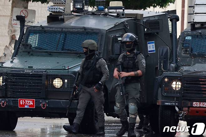 14일(현지시간) 이스라엘군이 요르단강 서안지구 툴카름 지역을 급습해 작전을 수행하고 있다. (사진은 기사 내용과 무관함) / 뉴스1 ⓒ News1 2023.11.15 ⓒ AFP=뉴스1 ⓒ News1 정지윤 기자