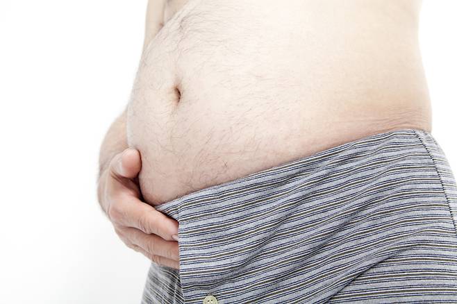 올챙이배를 예방하려면 꾸준한 근력운동과 식이요법이 중요하다./사진=게티이미지뱅크