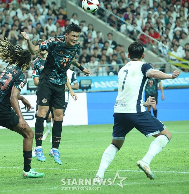 '2024 쿠팡플레이 시리즈' 토트넘 홋스퍼(Tottenham Hotspur) 대 바이에른 뮌헨(Bayern Munich) 경기가 3일 오후 서울월드컵경기장에서 열렸다. 뮌헨 김민재가 토트넘 손흥민에게 가는 공을 차단하고 있다. /사진=김진경 대기자.