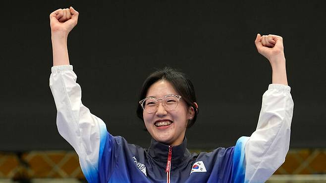 사격 25m 권총 경기에서 금메달을 딴 양지인