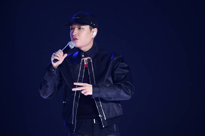 가수 사이먼 도미닉(이하 '쌈디')가 10년 동안 몸담았던 힙합레이블 AOMG를 떠났다. 사진은 지난 2024년 진행된 2021 SBS 가요대전에 참석한 가수 쌈디. /사진=SBS 제공