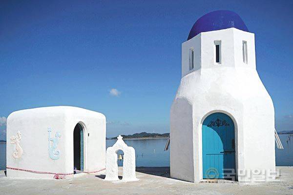 전남 신안군 증도면에 조성된 ‘섬티아고 순례길’ 중 베드로의 집 전경. 신안군청 제공