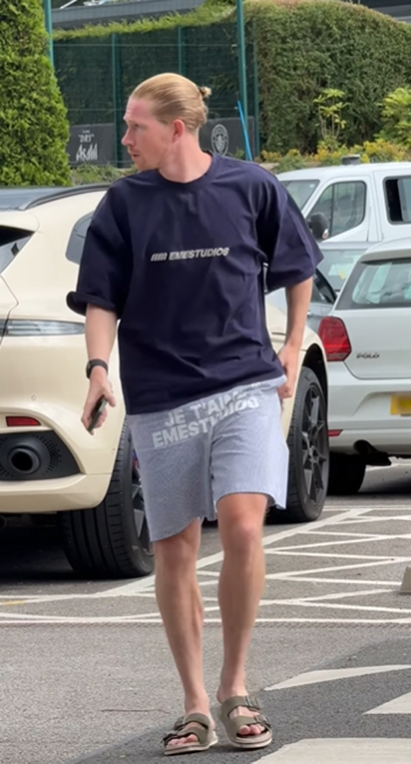 맨체스터 시티 케빈 더 브라위너가 새로운 헤어스타일로 팀 훈련에 합류했다. 맨시티 SNS 캡처