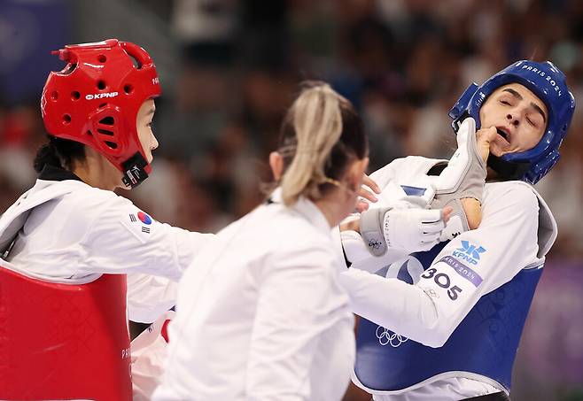 ▲ 8일(현지시간) 프랑스 파리 그랑팔레 태권도경기장에서 열린 2024 파리올림픽 태권도 여자 57kg급에서 김유진이 세계랭킹 5위를 시작으로 4위, 1위, 2위를 차례차례 꺾으면서 금메달을 차지했다. 세계태권도연맹(WT) 상위 랭커가 아니어서 금메달 가능성을 높게 보지 않았던 김유진인데 상위 랭커를 모두 제압하는 자이언트 킬링을 달성하며 이 체급 16년 만의 금메달 주인공이 됐다.. ⓒ 연합뉴스