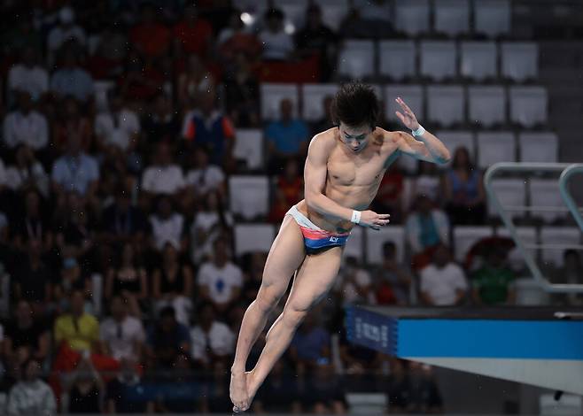 ▲ 우하람은 지난 8일 프랑스 파리 아쿠아틱스 센터에서 열린 2024 파리 올림픽 다이빙 남자 3m 스프링보드 결승에서 출전 선수 12명 중 11위를 기록했다. 총 6차례 다이빙을 시도한 총합으로 순위를 가리는 가운데 374.15점을 기록했다. 3년 전 도쿄에서 4위를 기록했던 것보다 부족한 순위에 더욱 입술을 깨물었다. ⓒ 연합뉴스