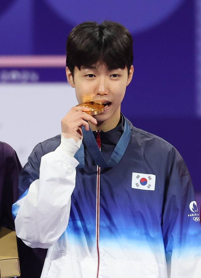 ▲ 세계랭킹 5위 박태준은 8일(한국시간) 프랑스 파리의 그랑 팔레에서 열린 태권도 남자 58kg급 결승에서 가심 마고메도프(아제르바이잔)를 기권승으로 꺾고 금메달을 따냈다. 이로써 박태준은 이번 대회 12번째 금메달을 한국에 안겼다. ⓒ연합뉴스