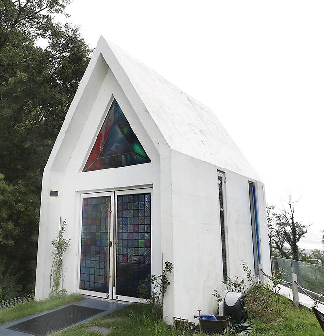 ‘동검도 채플갤러리’ 건물 일부. 박미향 기자