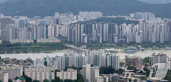 서울 중구 남산에서 바라본 서울 반포 아파트 단지 모습. 2024.7.28/뉴스1 ⓒ News1 김성진 기자