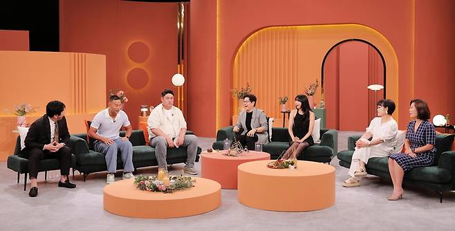 MBN ‘한 번쯤 이혼할 결심’ 출연진들이 가상 이혼을 체험한 부부들 사연과 관련해 함께 이야기를 나누고 있다. MBN