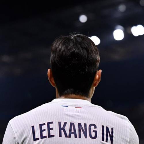 PSG는 17일 오전(한국시간) 프랑스 르 아브르에 위치한 스타드 오세안에서 열린 2024-25시즌 프랑스 리그1 개막전에서 르 아브르에 4-1로 크게 이겼다. 이강인은 르 아브르전에서 선발 출전해 경기시작 3분 만에 선제골을 터트렸다. 이강인은 2024-25시즌 프랑스 리그1 1호골의 주인공이 됐다. 지난시즌 프랑스 리그1에서 3골 4어시스트의 맹활약을 펼치며 리그 우승 주역으로 활약한 이강인은 올 시즌 순조로운 출발을 보였다. 이강인은 후반 26분 교체 되며 70분 남짓 활약했다. 이강인은 후반 16분 골대를 때리는 왼발 슈팅을 선보이기도 했다./PSG