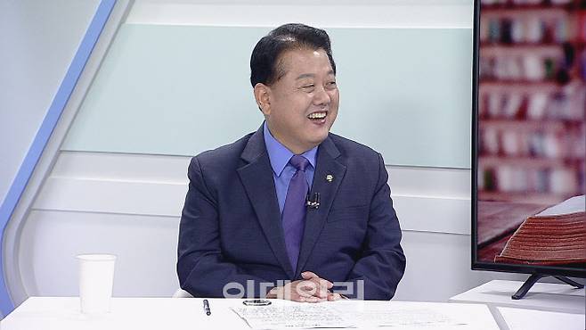 김병주 더불어민주당 최고위원이 22일 이데일리TV ‘신율의 이슈메이커’와 인터뷰를 하고 있다. (사진=이데일리)