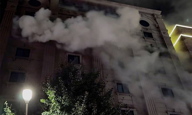 지난 22일 경기 부천시의 한 호텔의 화재 당시 현장. 연합뉴스