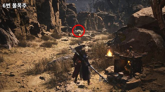 - 사당에서 곧바로 보이는 위치에 있다