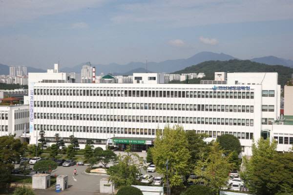 경남교육청 청사. 국제신문 DB