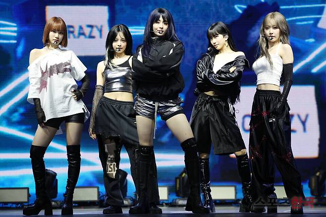 미니 4집 타이틀곡 '크레이지'(CRAZY) 미디어 쇼케이스에 참석한 르세라핌(LE SSERAFIM). ⓒ이혜영 기자 lhy@hankooki.com