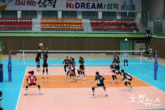 CBS배 여고부 결승 중앙여고와 근영여고의 경기.