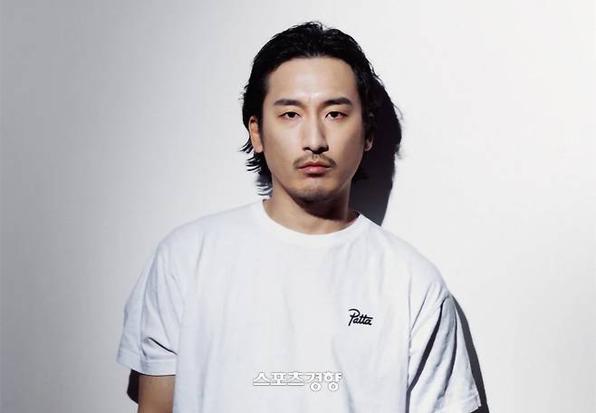 어도어의 이번 결정에 반발한 신우석 감독. 돌고래유괴단 제공