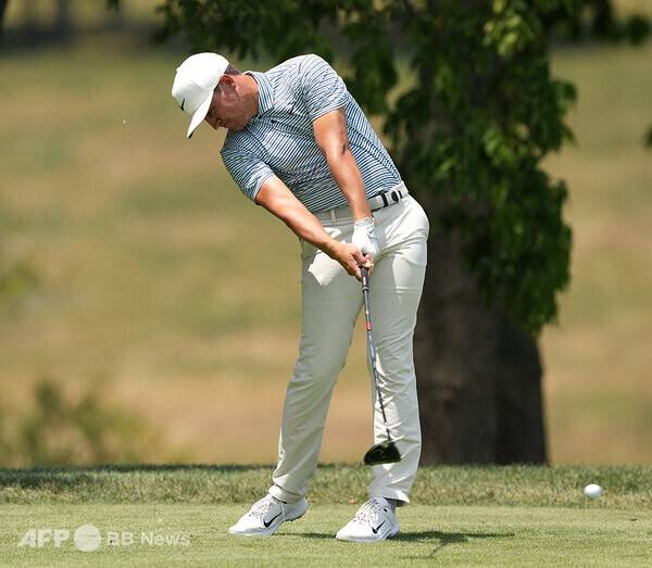미국프로골프(PGA) 투어 2024 정규 시즌 평균 드라이브 비거리 1위를 기록한 장타자 캐머런 챔프가 골프 스윙 하는 모습이다. 사진제공=ⓒAFPBBNews = News1