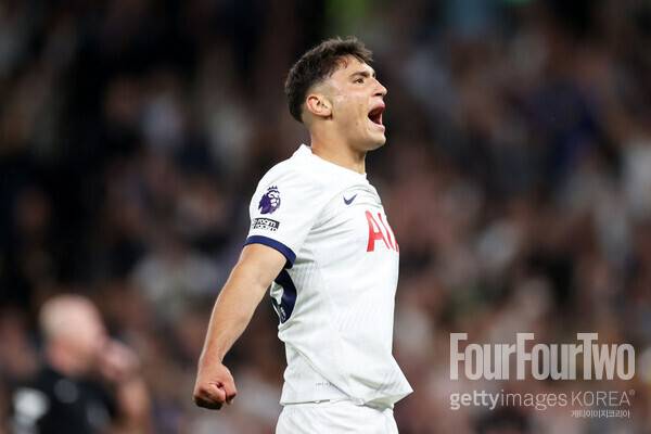 사진=게티이미지. 스페인 라리가는 4일(한국시간) 공식 채널을 통해 8월 U-23 이달의 선수 후보를 공개했다. 바르셀로나의 에이스로 등극한 라민 야말을 비롯해 파블로 바리오스, 크리스탄투스 우체, 라울 모로와 함께 벨리스도 이름을 올렸다.